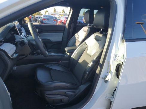 Used 2023 Jeep Compass Latitude image 13