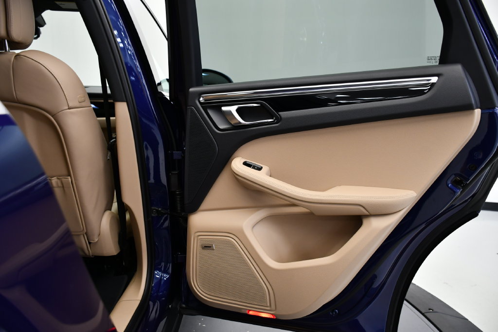 Certified 2026 Porsche Macan Turbo AWD/4WD image 49