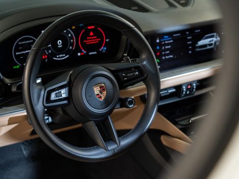 Certified 2026 Porsche Cayenne AWD/4WD image 15
