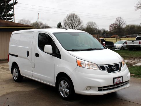 Used 2018 Nissan NV200 SV image 2