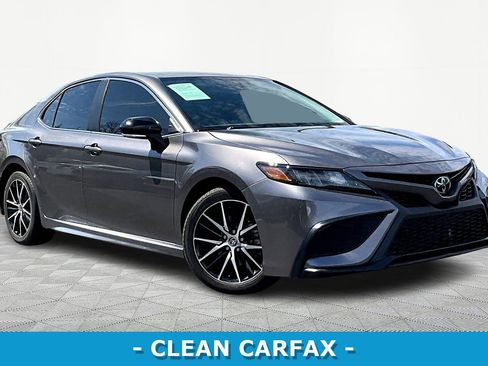 Used 2023 Toyota Camry SE image 3