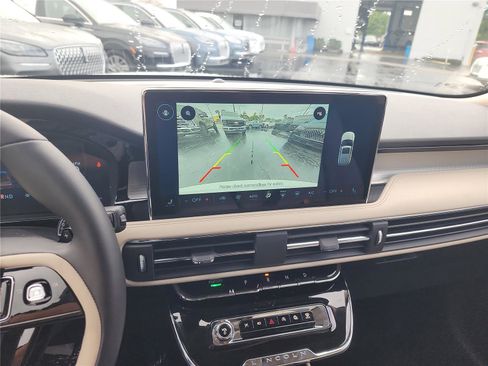 New 2026 Lincoln Corsair Premiere image 32