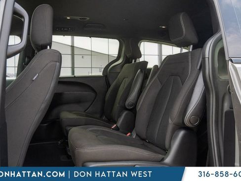 Used 2021 Chrysler Pacifica Touring w/ S Appearance Package FWD image 19