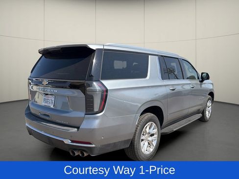 Used 2025 Chevrolet Suburban Premier RWD image 9