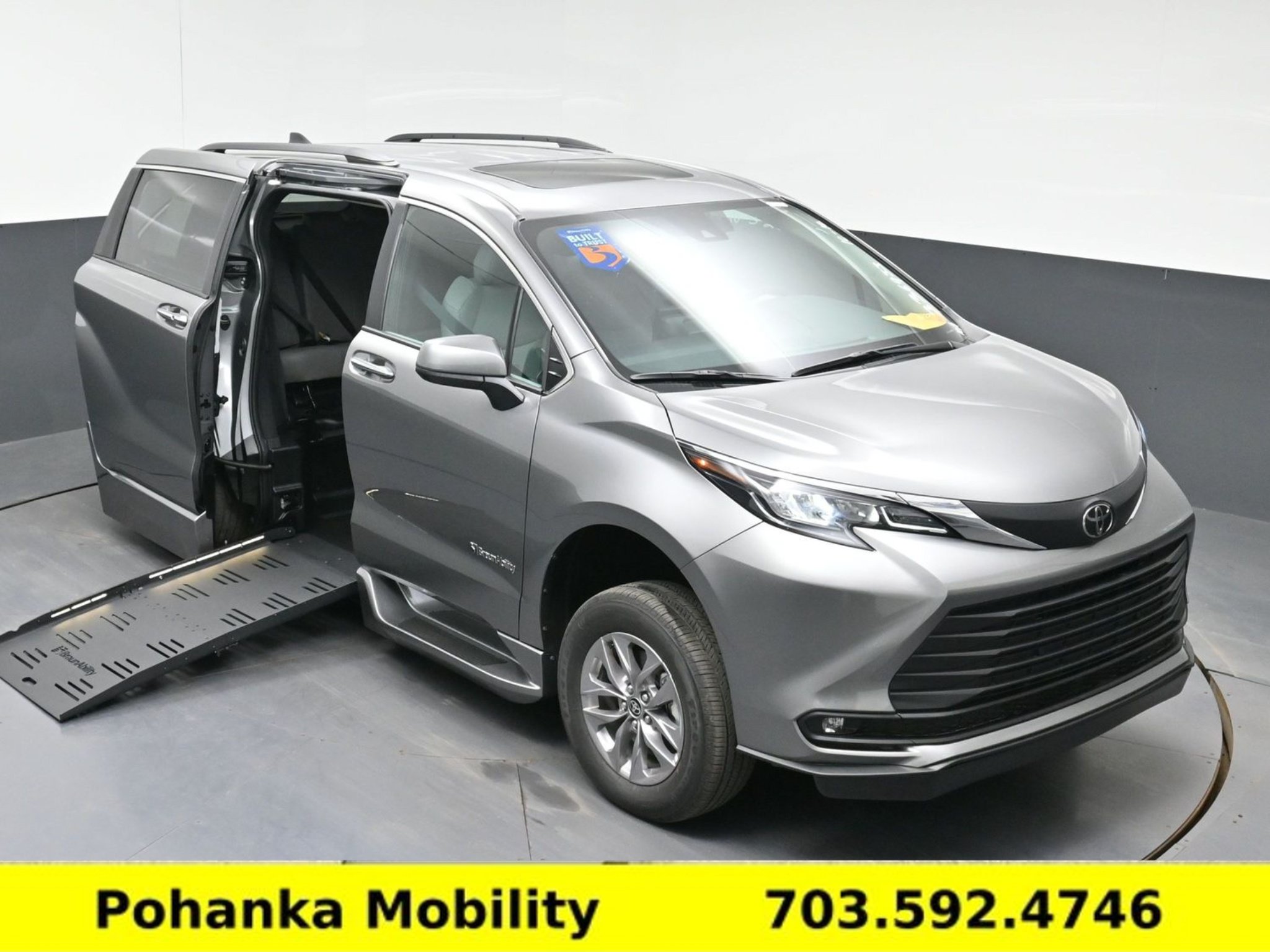 Used 2026 Toyota Sienna XLE FWD image 23