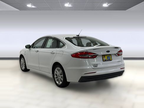Used 2019 Ford Fusion Energi Titanium FWD image 2