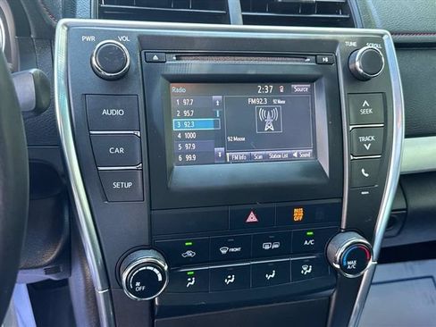 Used 2017 Toyota Camry SE w/ Moonroof Package FWD image 24
