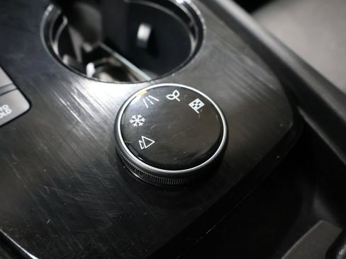 Used 2025 Nissan Rogue SV image 30