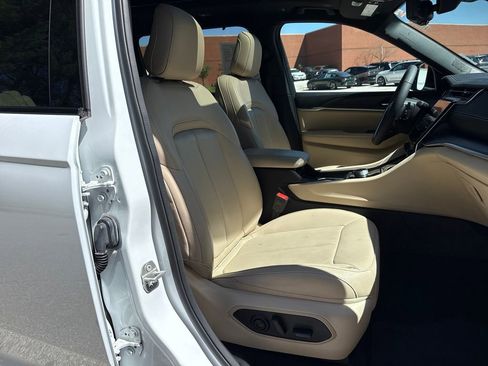 Used 2024 Jeep Grand Cherokee L Limited w/ Luxury Tech Group II AWD/4WD image 33