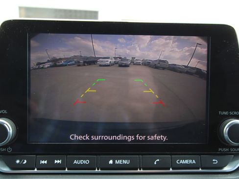 Used 2022 Nissan Rogue S image 11