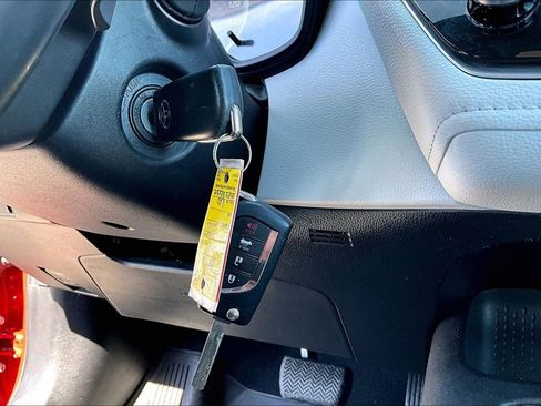 Used 2021 Toyota Corolla SE image 30