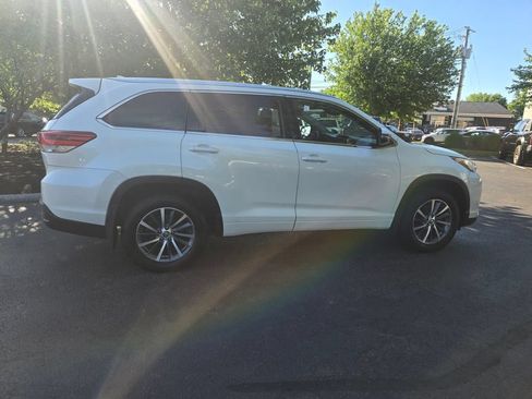 Used 2017 Toyota Highlander XLE AWD/4WD image 8