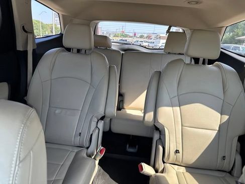 Used 2020 Buick Enclave Essence w/ LPO, Luxury Package FWD image 9