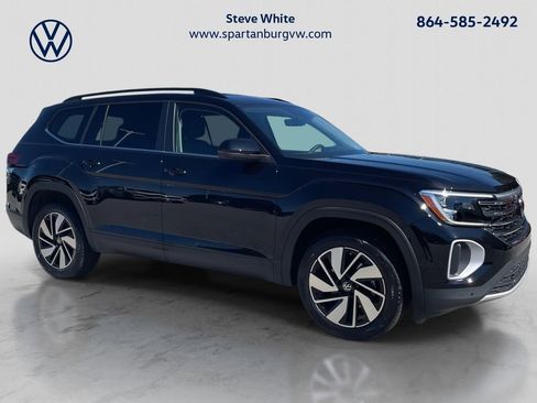 New 2026 Volkswagen Atlas SE FWD image 1