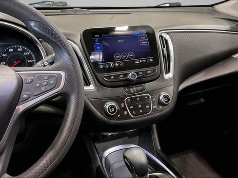 Used 2021 Chevrolet Malibu LT FWD image 6