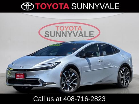 Used 2026 Toyota Prius Plug-In Hybrid FWD image 2