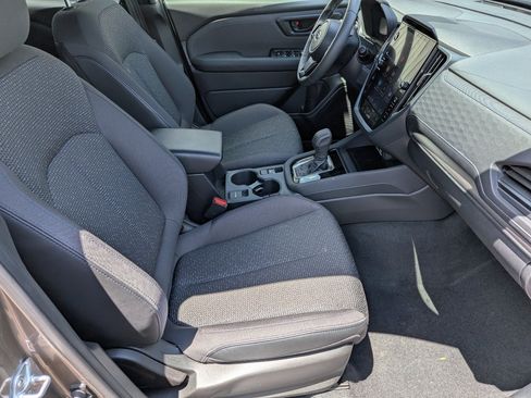 Used 2025 Subaru Forester Premium AWD/4WD image 11