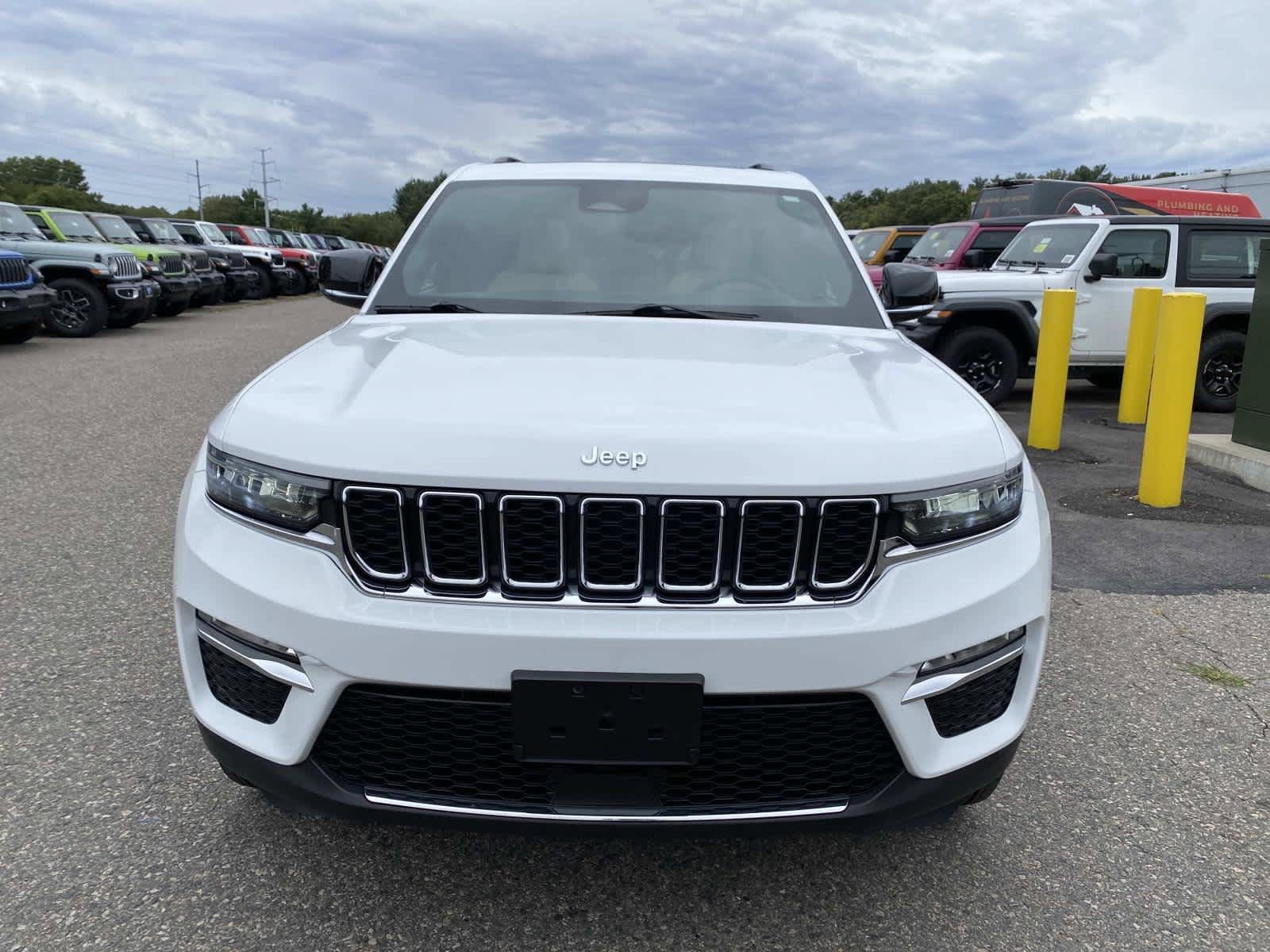 Certified 2023 Jeep Grand Cherokee Limited AWD/4WD image 10