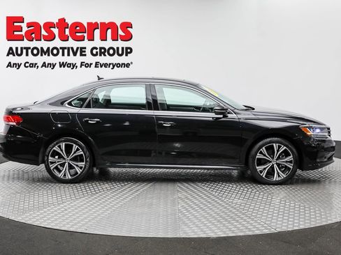 Used 2022 Volkswagen Passat 2.0T SE image 4