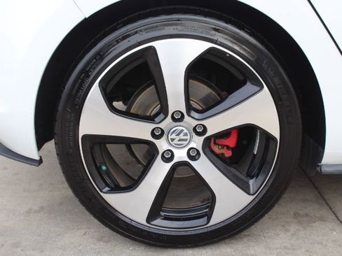 Used 2016 Volkswagen Golf S image 10