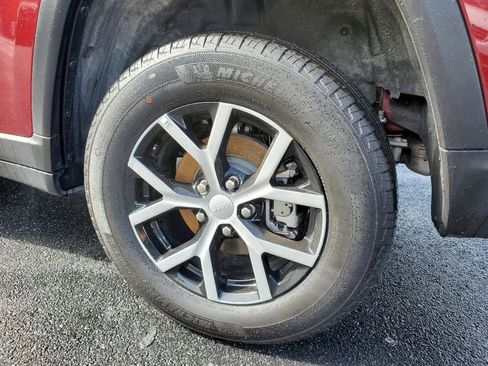 Used 2024 Jeep Grand Cherokee Limited image 5