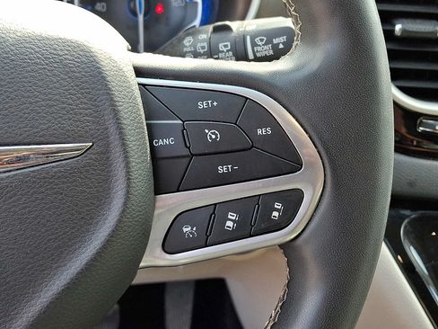 Certified 2023 Chrysler Pacifica Touring-L FWD image 25