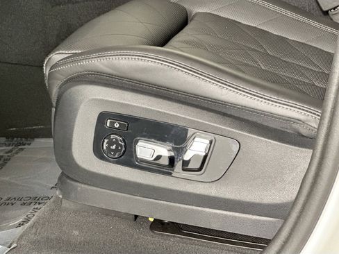 Used 2024 BMW X7 xDrive40i image 18