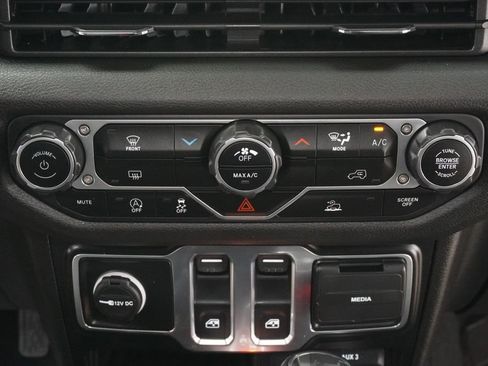 Used 2024 Jeep Wrangler Sport S image 15