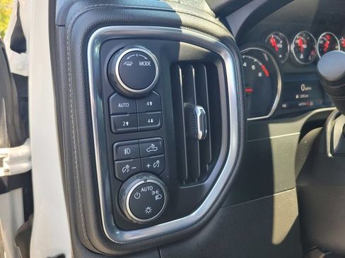 Used 2022 Chevrolet Silverado 1500 LT Trail Boss w/ Convenience Package II AWD/4WD image 16