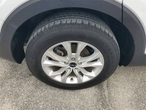 Used 2022 Kia Telluride LX image 7