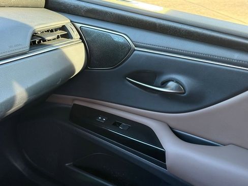 Certified 2023 Lexus ES 350 w/ Premium Package image 36