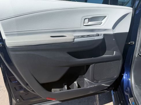 Used 2025 Toyota Sienna LE w/ LE Plus Package image 16