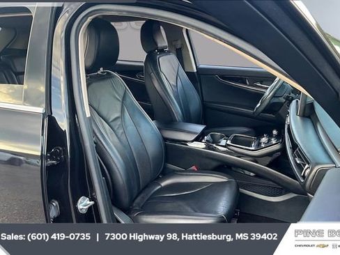 Used 2021 Lincoln Nautilus Standard w/ Equipment Group 101A image 6