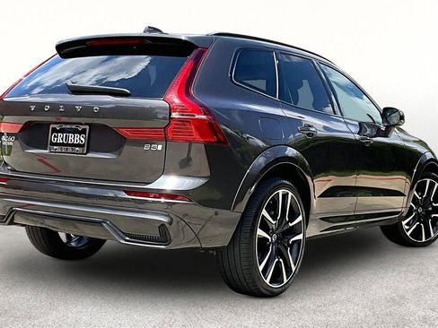 Used 2023 Volvo XC60 B5 Ultimate FWD image 2