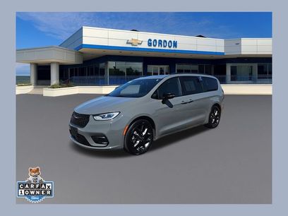 Used 2025 Chrysler Pacifica Limited