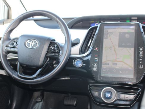 Used 2021 Toyota Prius Prime XLE image 22