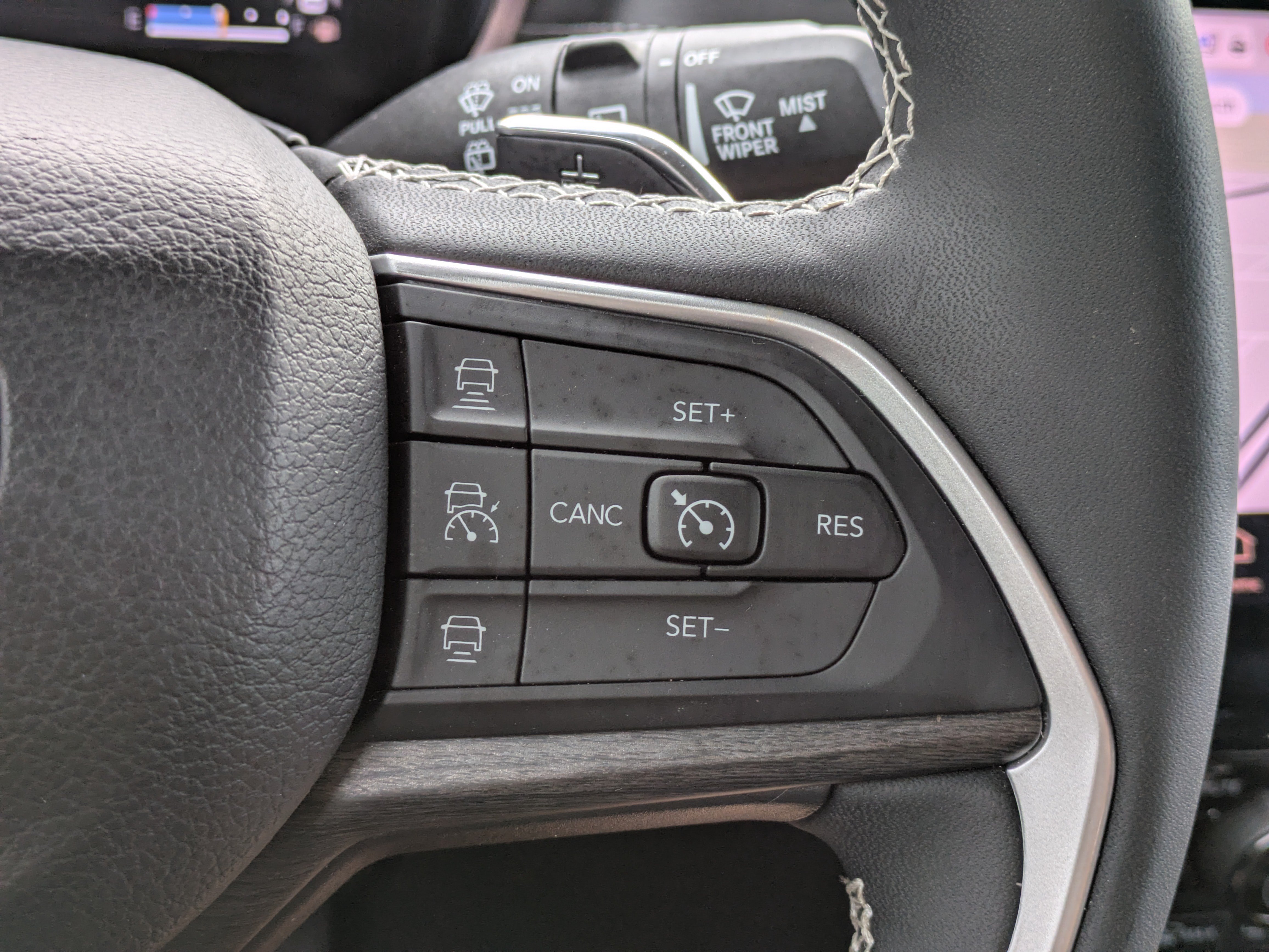 Used 2024 Jeep Grand Cherokee Limited w/ Luxury Tech Group II RWD image 24