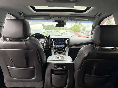 Used 2018 Cadillac Escalade ESV Luxury AWD/4WD image 28