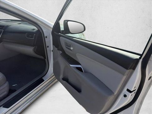 Used 2017 Toyota Camry XLE FWD image 20