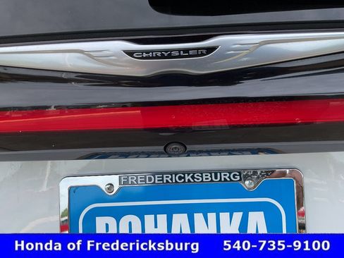 Used 2024 Chrysler Pacifica Touring-L FWD image 14
