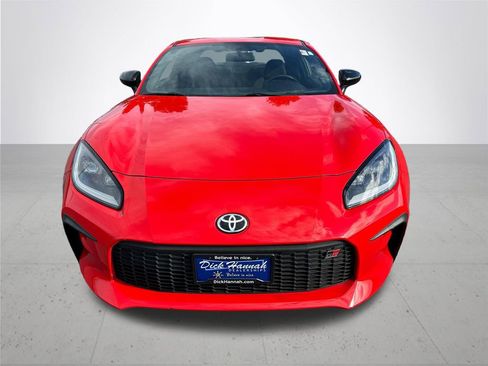 Used 2025 Toyota GR86 RWD image 3