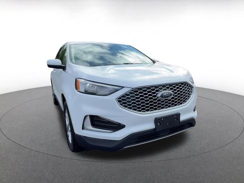 Used 2024 Ford Edge SEL image 3