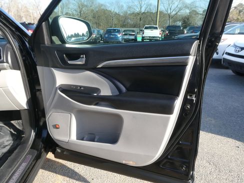 Used 2019 Toyota Highlander Limited image 27