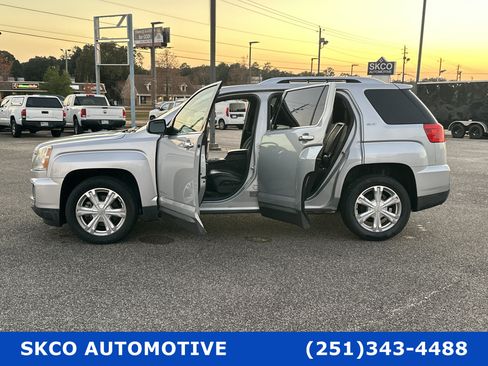 Used 2017 GMC Terrain SLT image 31