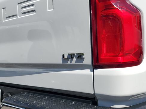 Used 2020 Chevrolet Silverado 2500 LTZ w/ LTZ Premium Package AWD/4WD image 8
