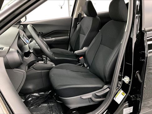 New 2025 Nissan Kicks Play S FWD image 10