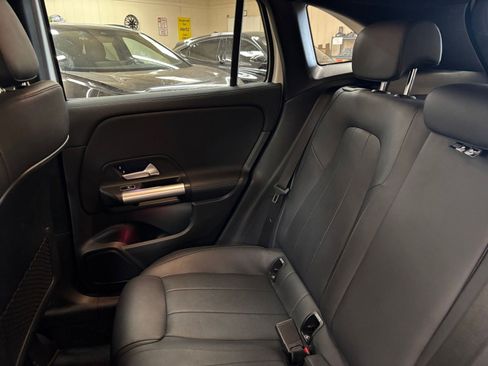 Used 2025 Mercedes-Benz GLA 250 4MATIC image 40