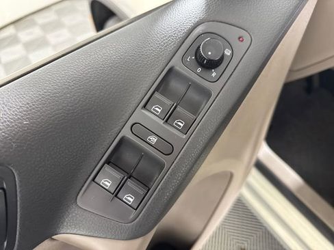 Used 2010 Volkswagen Tiguan SE AWD/4WD image 25
