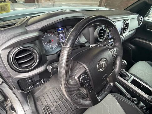 Used 2021 Toyota Tacoma TRD Off-Road w/ Technology Package AWD/4WD image 12