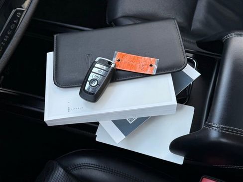 Used 2022 Lincoln Corsair Reserve image 4